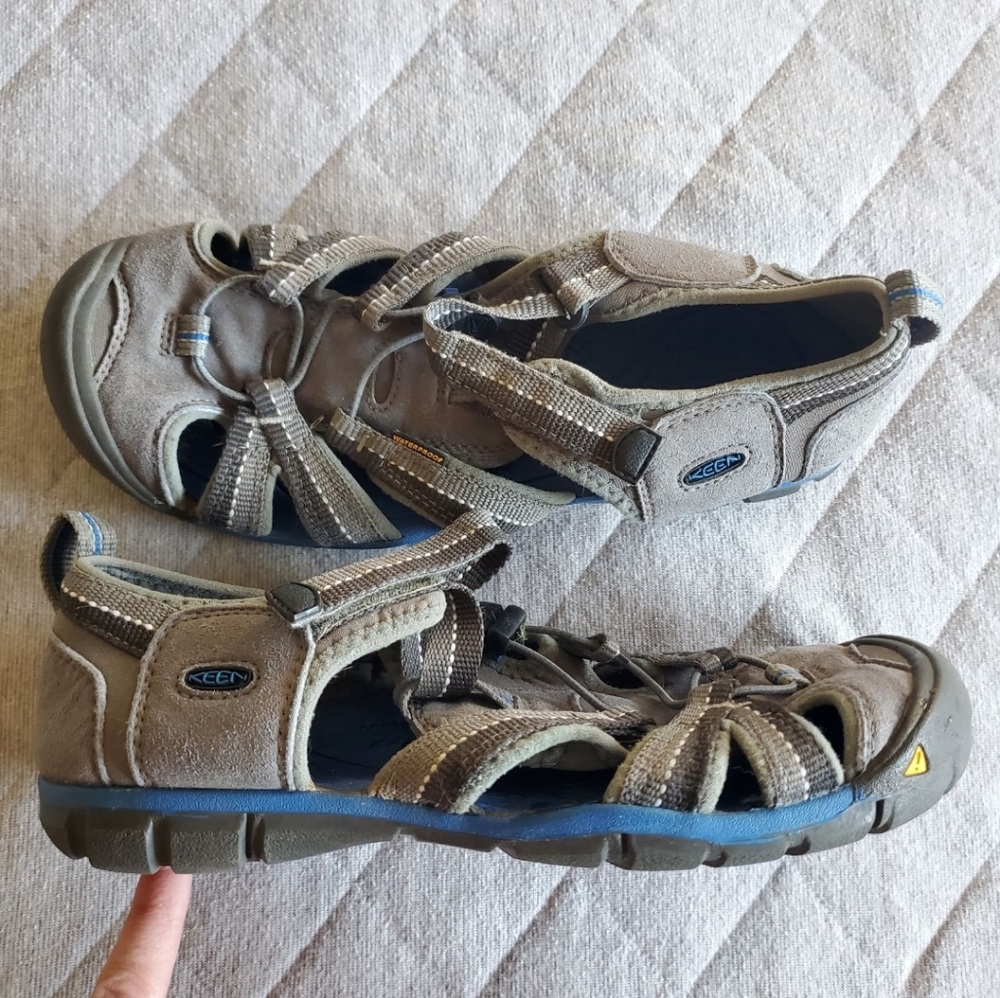 ⭐4/$20 Women's Keen Shoes Size 6